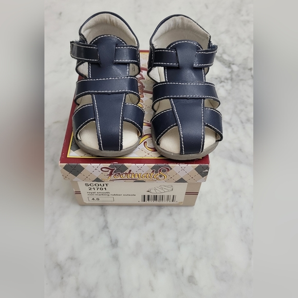 LIKE NEW! Navy Footmates Scout boys sandals fisherman cage sandle size 4. - Picture 1 of 6